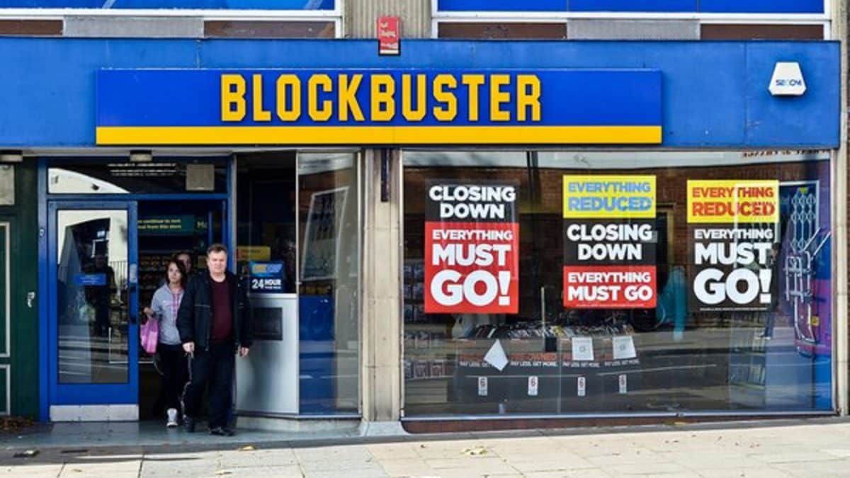 blockbuster going out of business