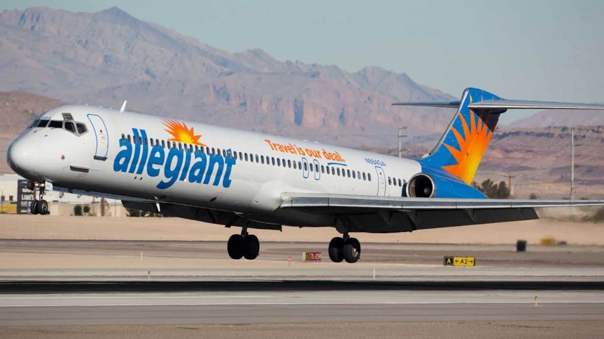 How Low-cost Allegiant Air Pricing Strategy Compete with Big Airlines