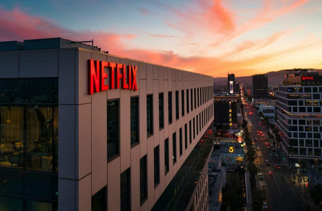 netflix revenue model